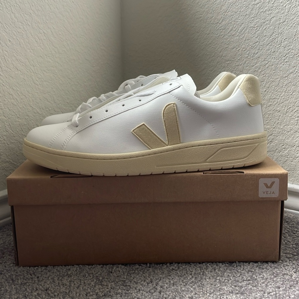 NWT Men’s Veja Urca size 12